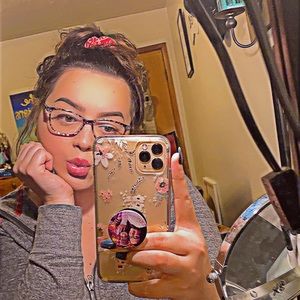 Meet your Posher, Loni